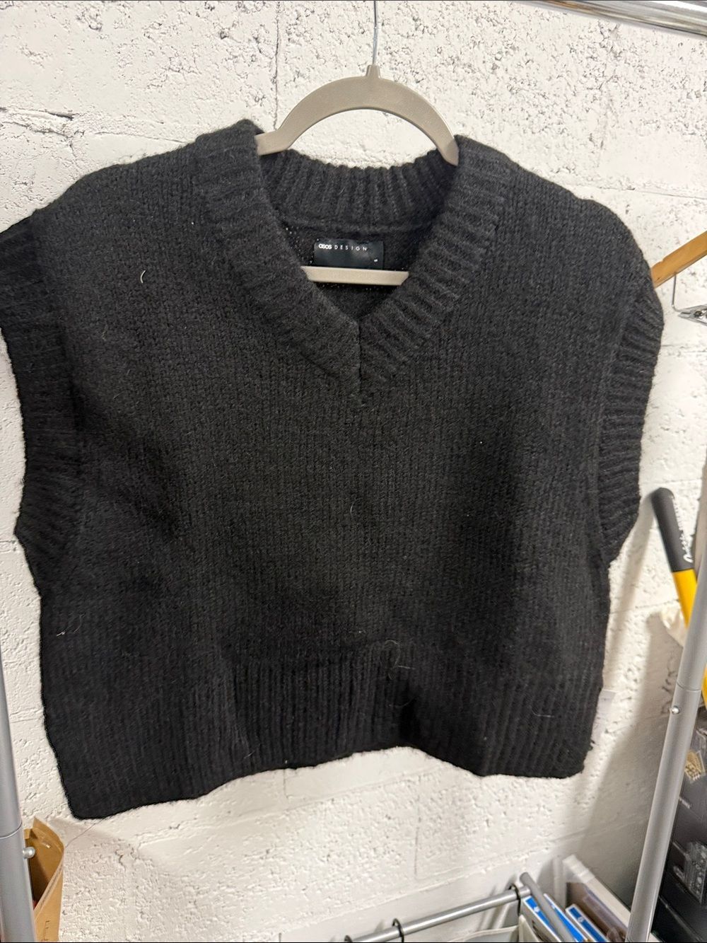 ASOS Design Black Sleeveless V-Neck Knit Sweater Vest - NWOT -
